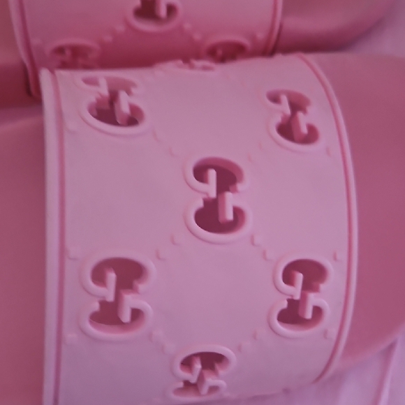 Gucci Blush Pink Logo Slides - Picture 13 of 16